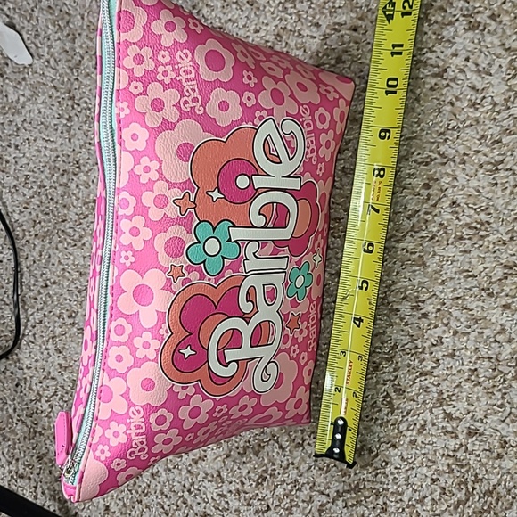 Barbie Make-up Accessory Bag - Picture 5 of 7